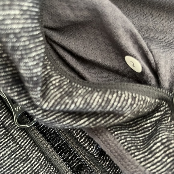 Lululemon jacket, size 2. - Picture 4 of 4